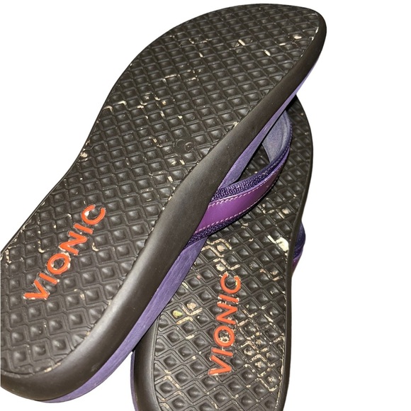 VIONIC Tide perf  purple Sandals flip flops size 10 beach pool wear vacation - Picture 4 of 4